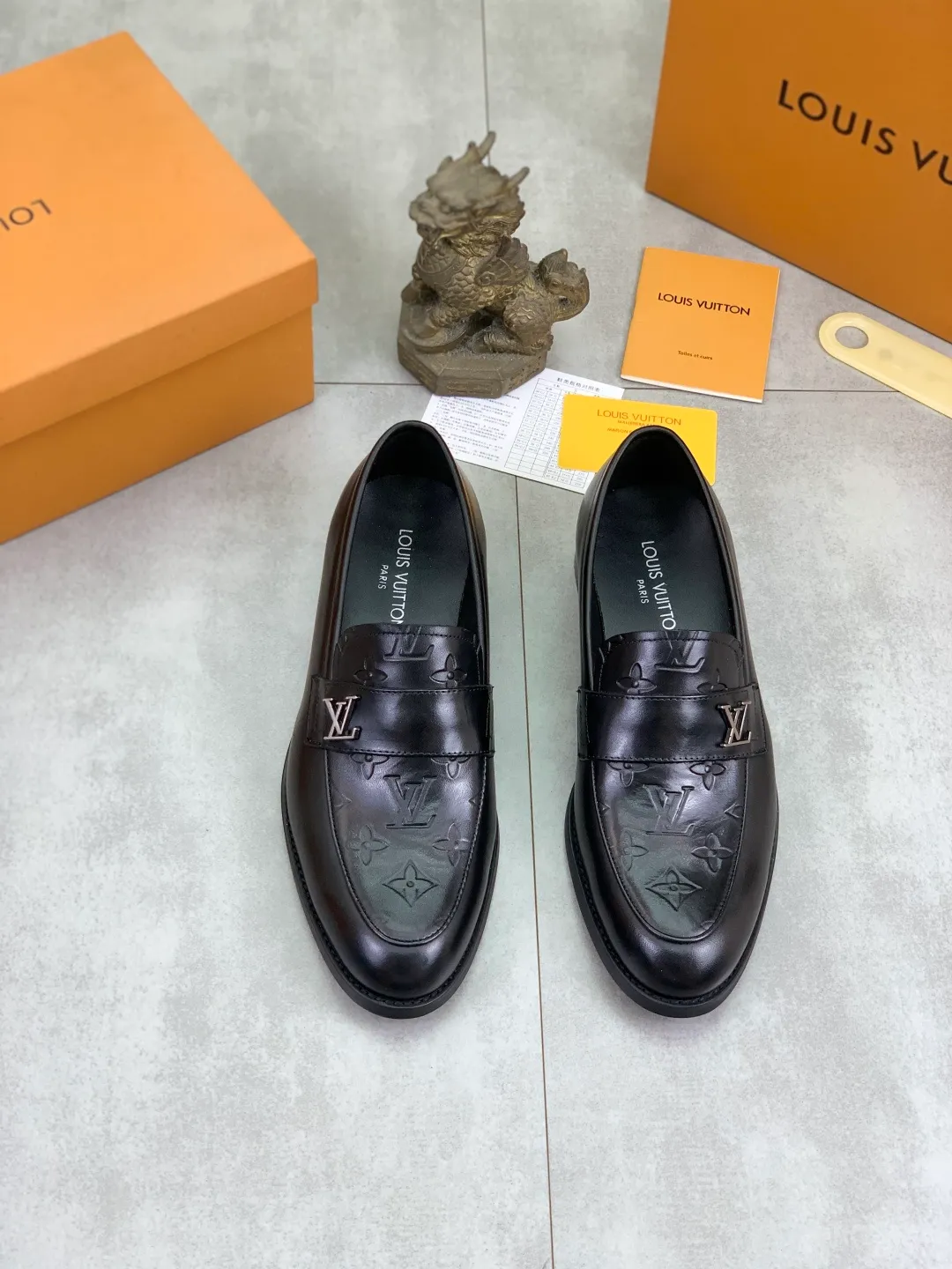 Men's Men's Shoes 💰P420 [New Style] 💰Yangli💎💎💎[Louis Vuitton] LV high-end men's formal business leather shoes, original order 1:1! Original imported calfskin, original metal buckle, imported sheepskin lining for feet, original outsole, men's shoe size: 39-45 (38.46 customized) black optional